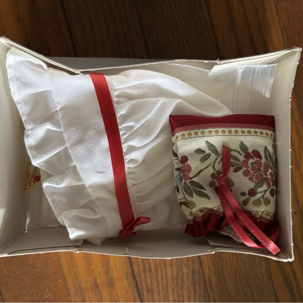 Felicity- American Girl Doll Pleasant Company with Clothing Collection - Picture 7 of 16